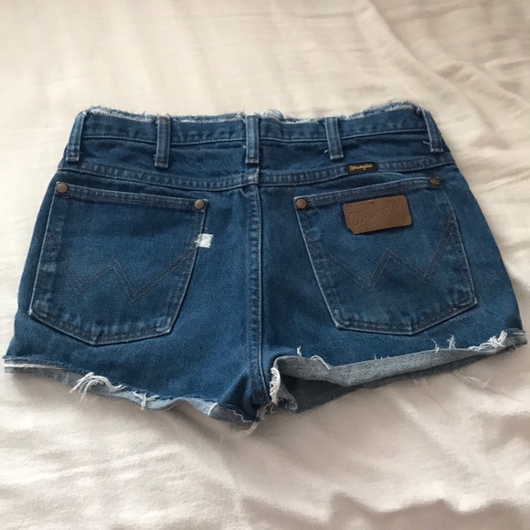 Hi rise jean shorts - Picture 2 of 2